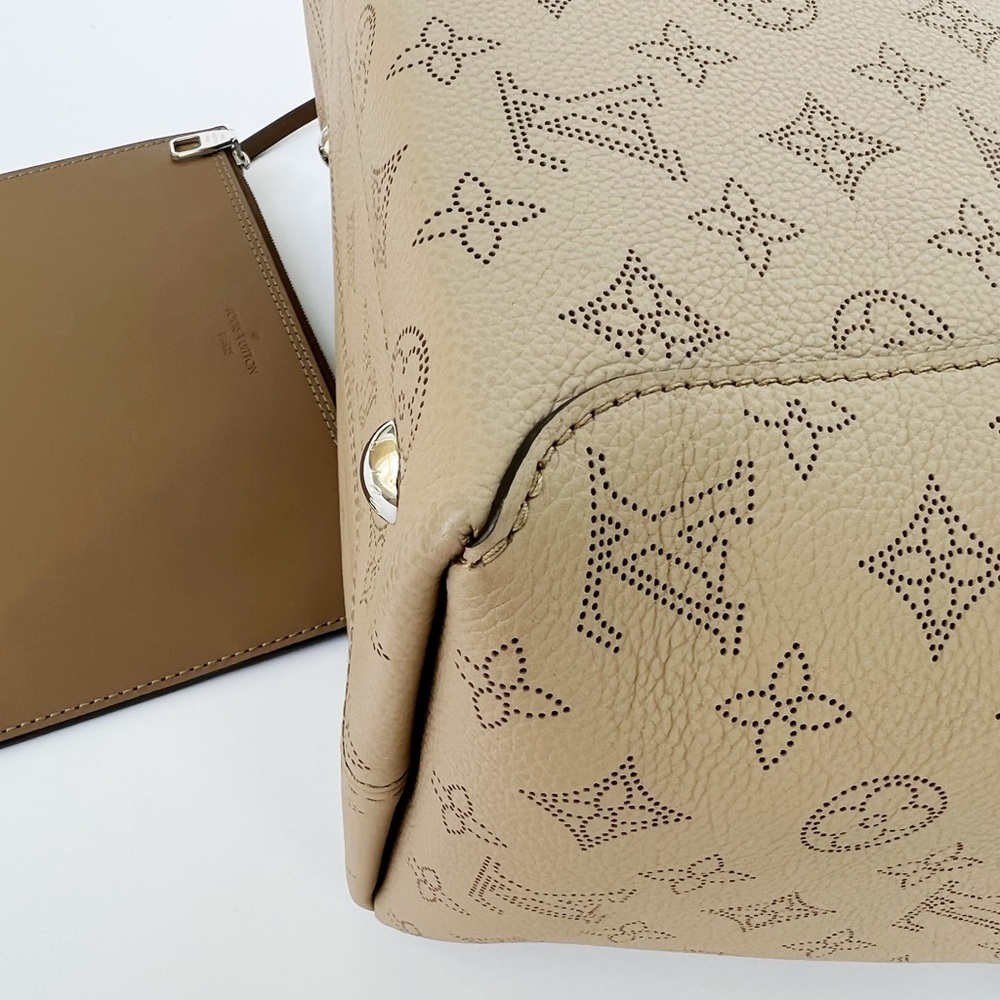 Louis Vuitton Mahina Hina MM Tote Bag Galet Perforated Leather Grey + Pouch - Picture 8 of 15